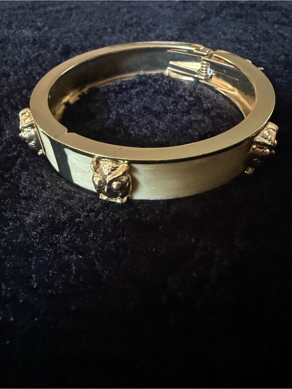 Vintage Owl Motif Gold Tone Hinged Bangle Bracelet Mother of Pearl Look - Picture 4 of 7